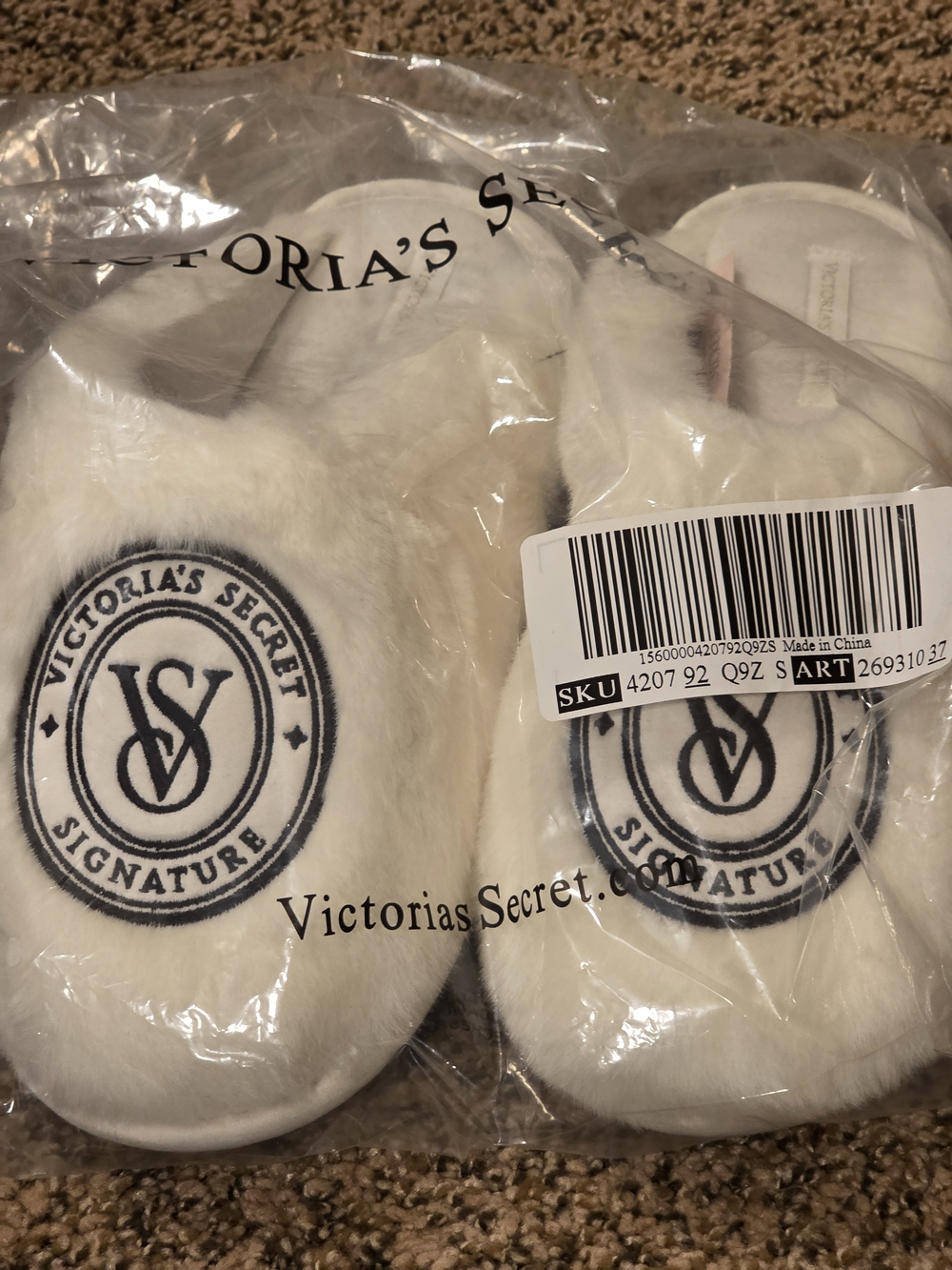 Victoria Secrets Signature Slippers/ Small/ BNWT